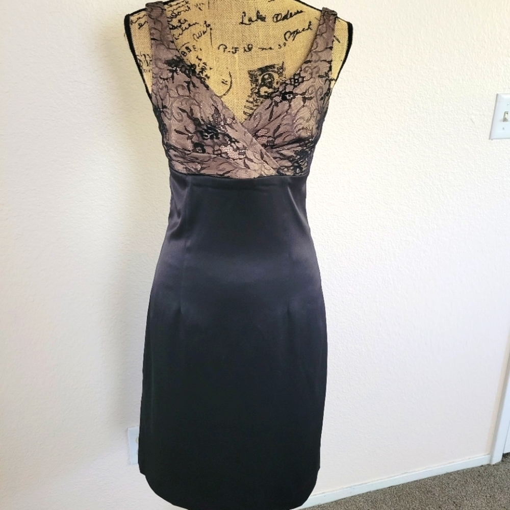 Allen B. Cocktail dress in black and lace. Size 4.